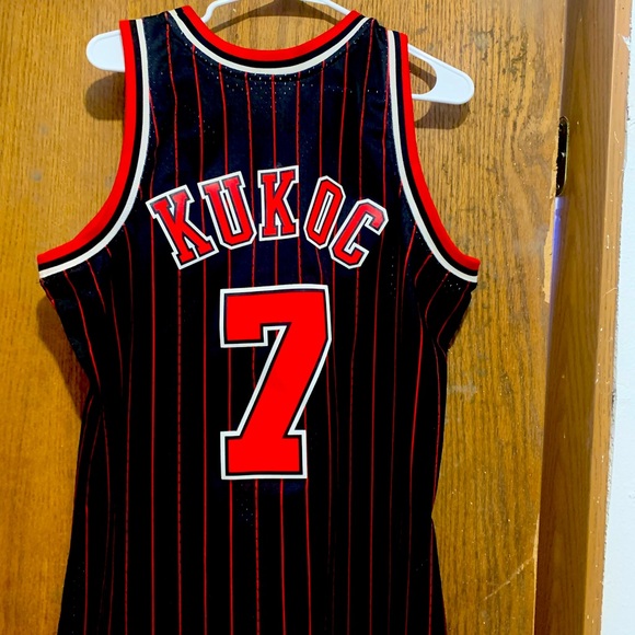 Toni Kukoc #7 Bulls 95-96 Hardwood Classics Swingman Player Jersey - Picture 6 of 15